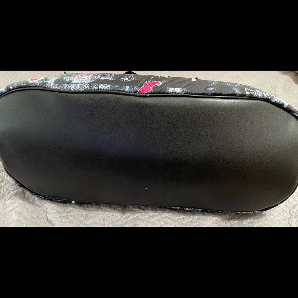 DKNY Weekender Bag 21x18x8 inches - Picture 10 of 10
